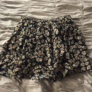 Brandy Melville daisy skirt PERFECT CONDITION